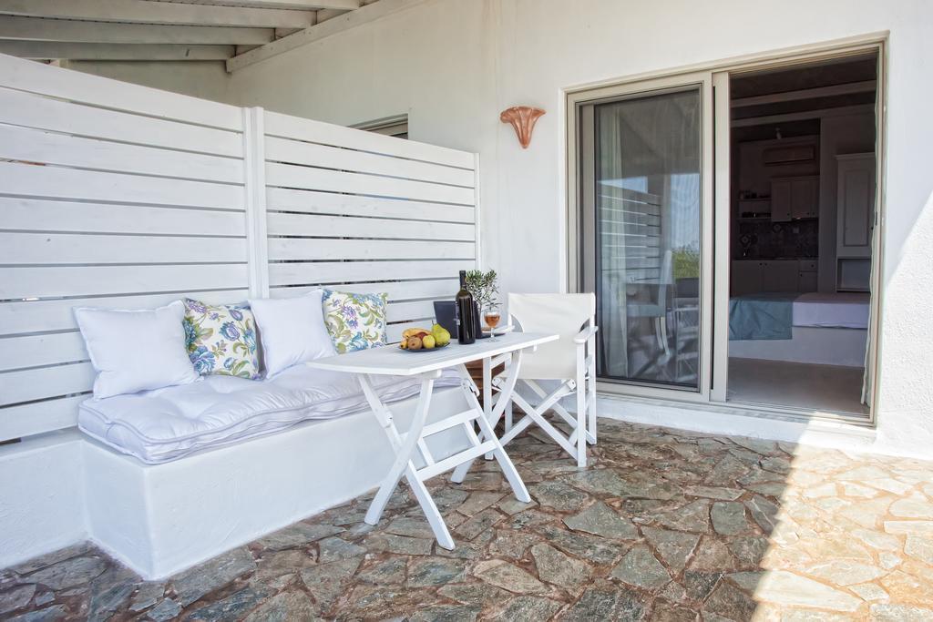 Artemis Seafront Apartments Petres  Zimmer foto